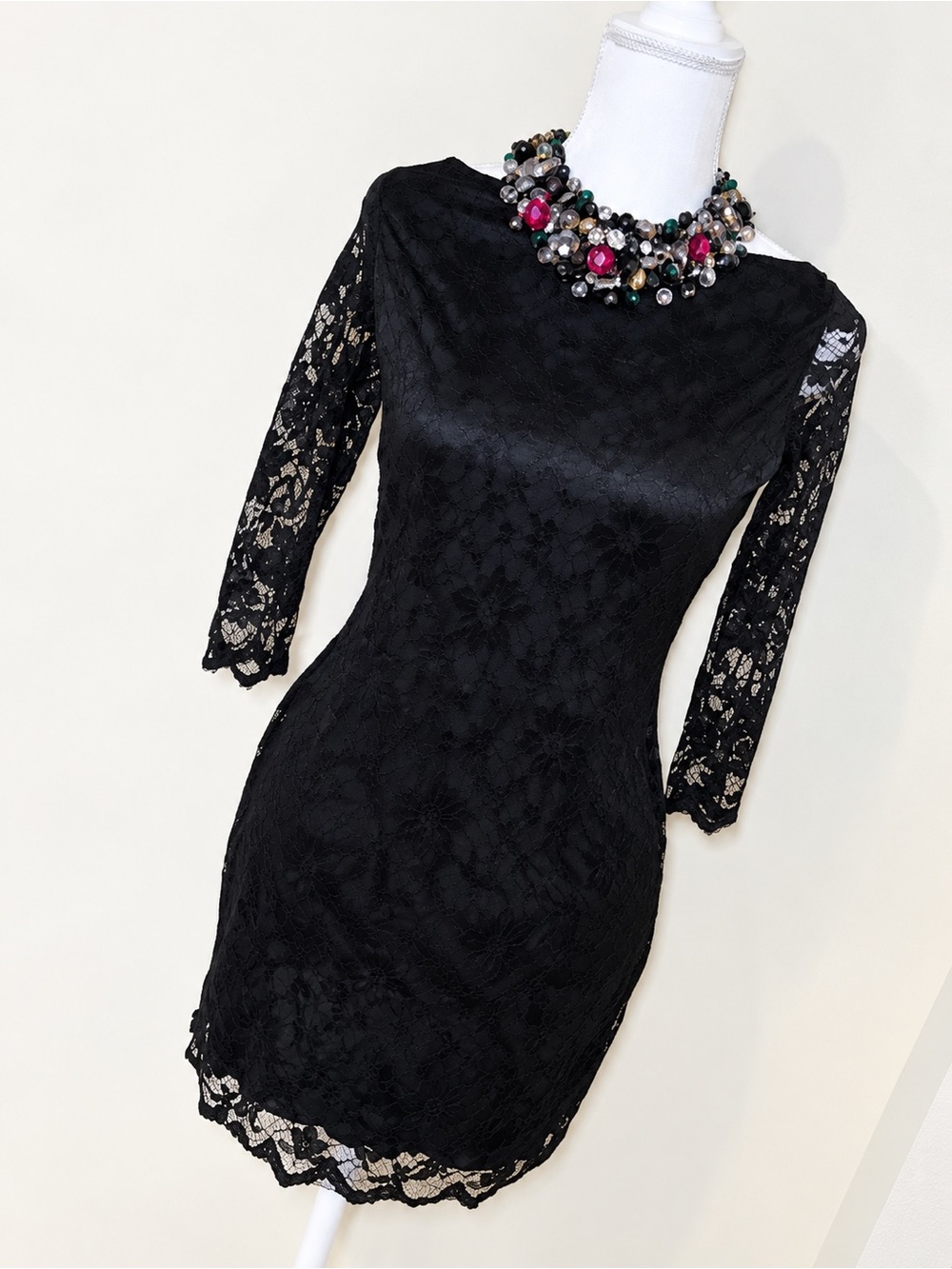LITTLE BLACK LACE DRESS - Picture 5 of 10